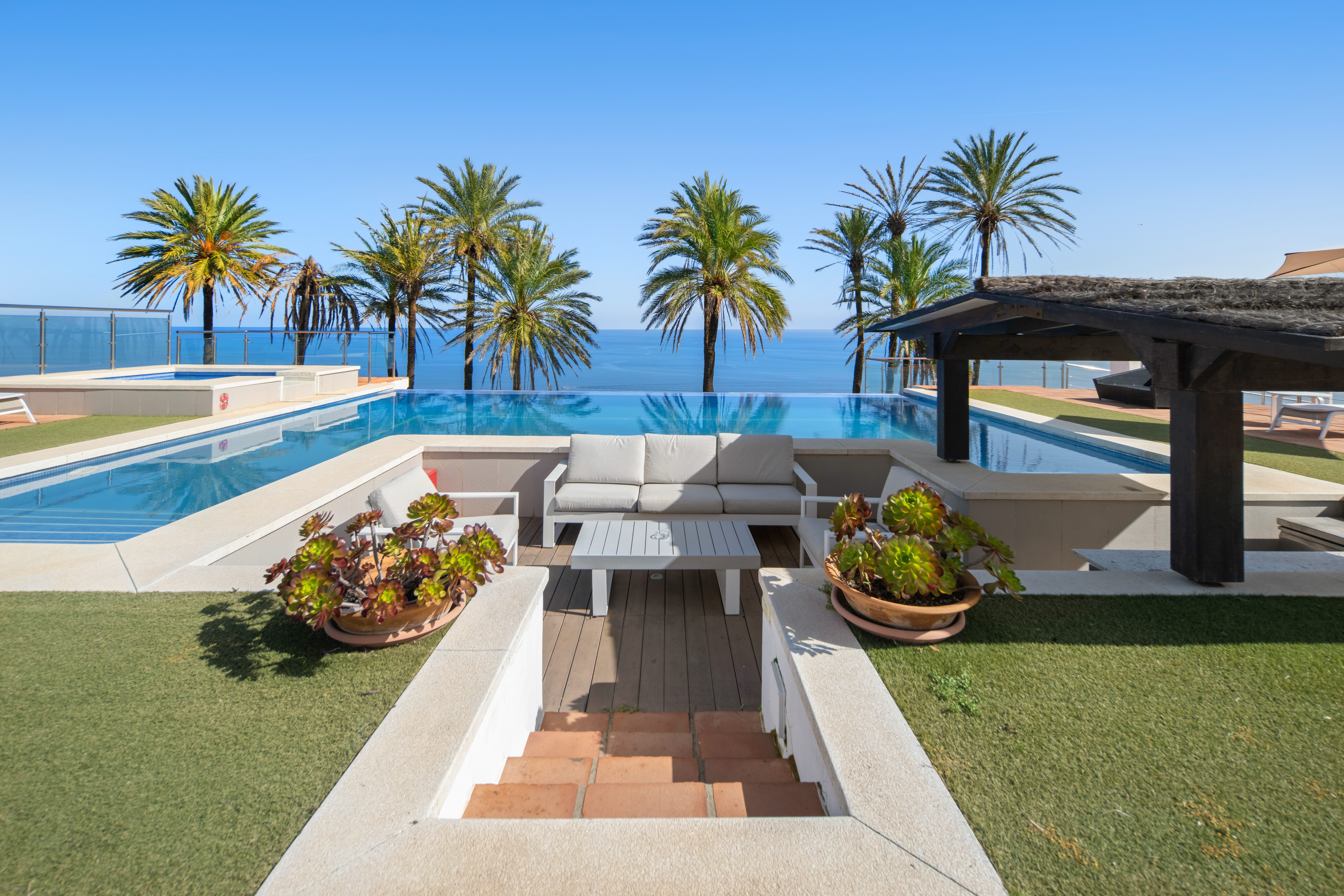 Exclusive Villa with Panoramic Sea Views in Punta Chullera