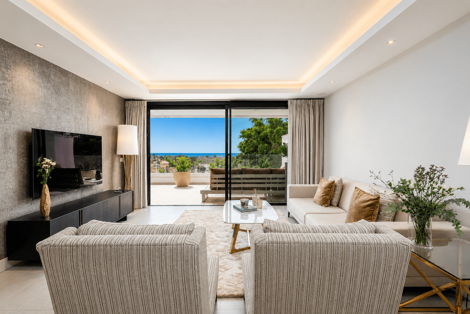 Luxury Living in La Cerquilla, Apartment with Sea Views