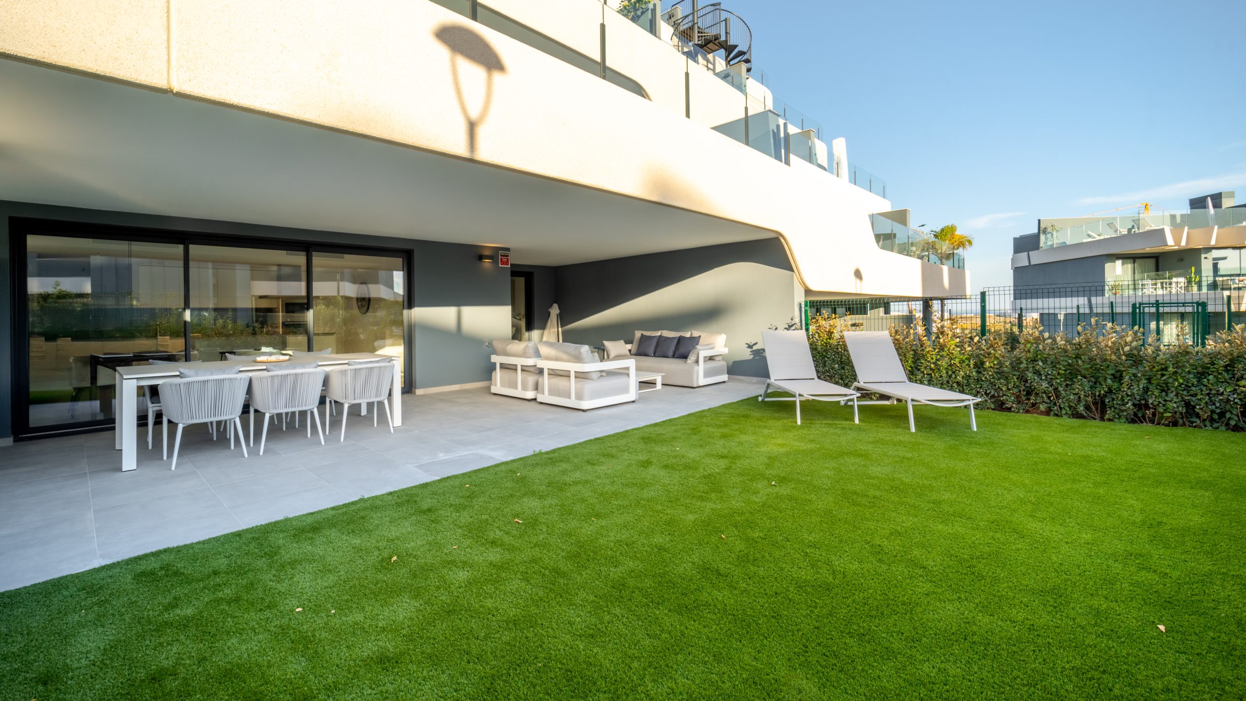 Contemporary 2-Bedroom Garden Apartment in Oasis 325, Estepona