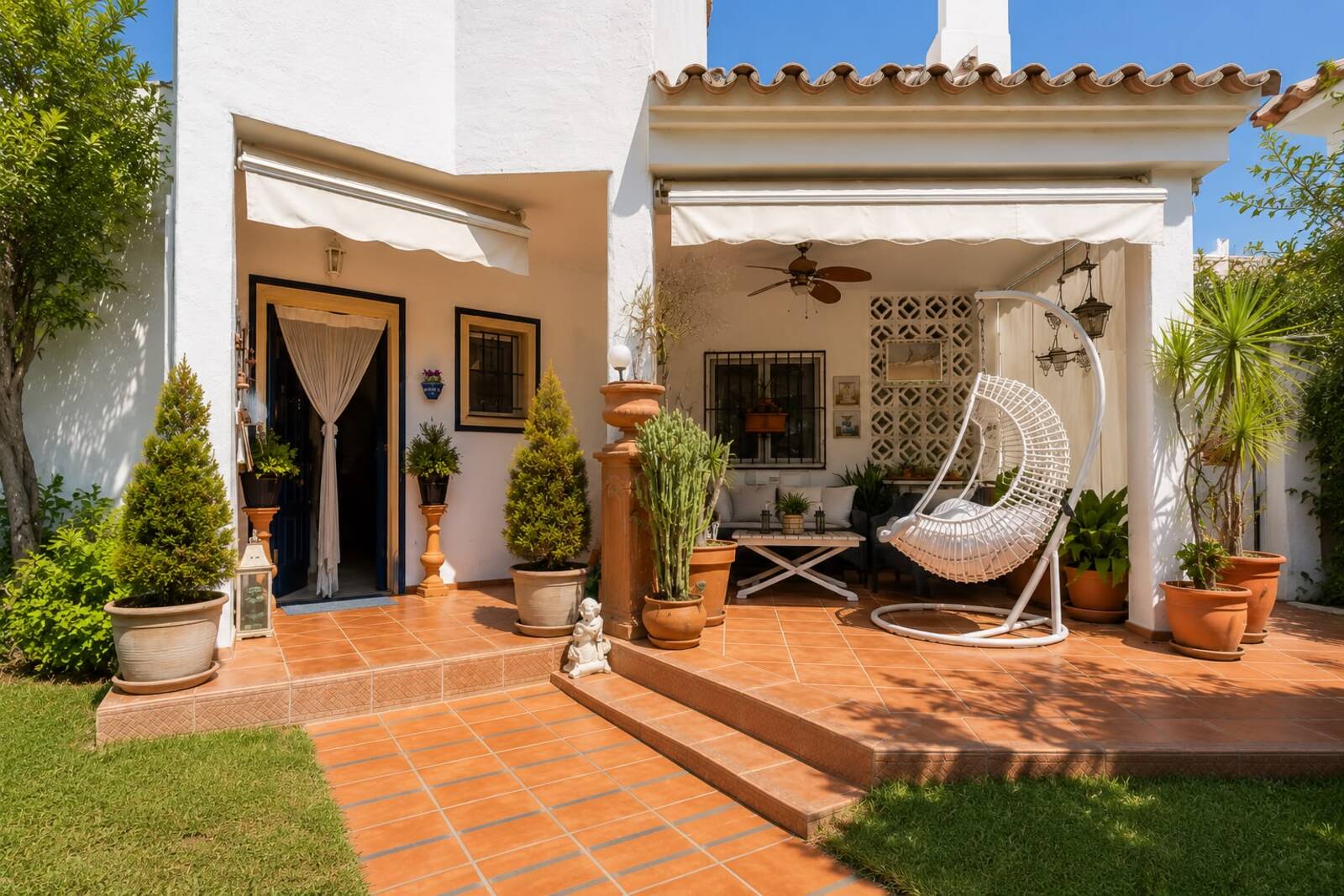 Charming 3-Bedroom Townhouse Near the Beach in Bel Air, Estepona